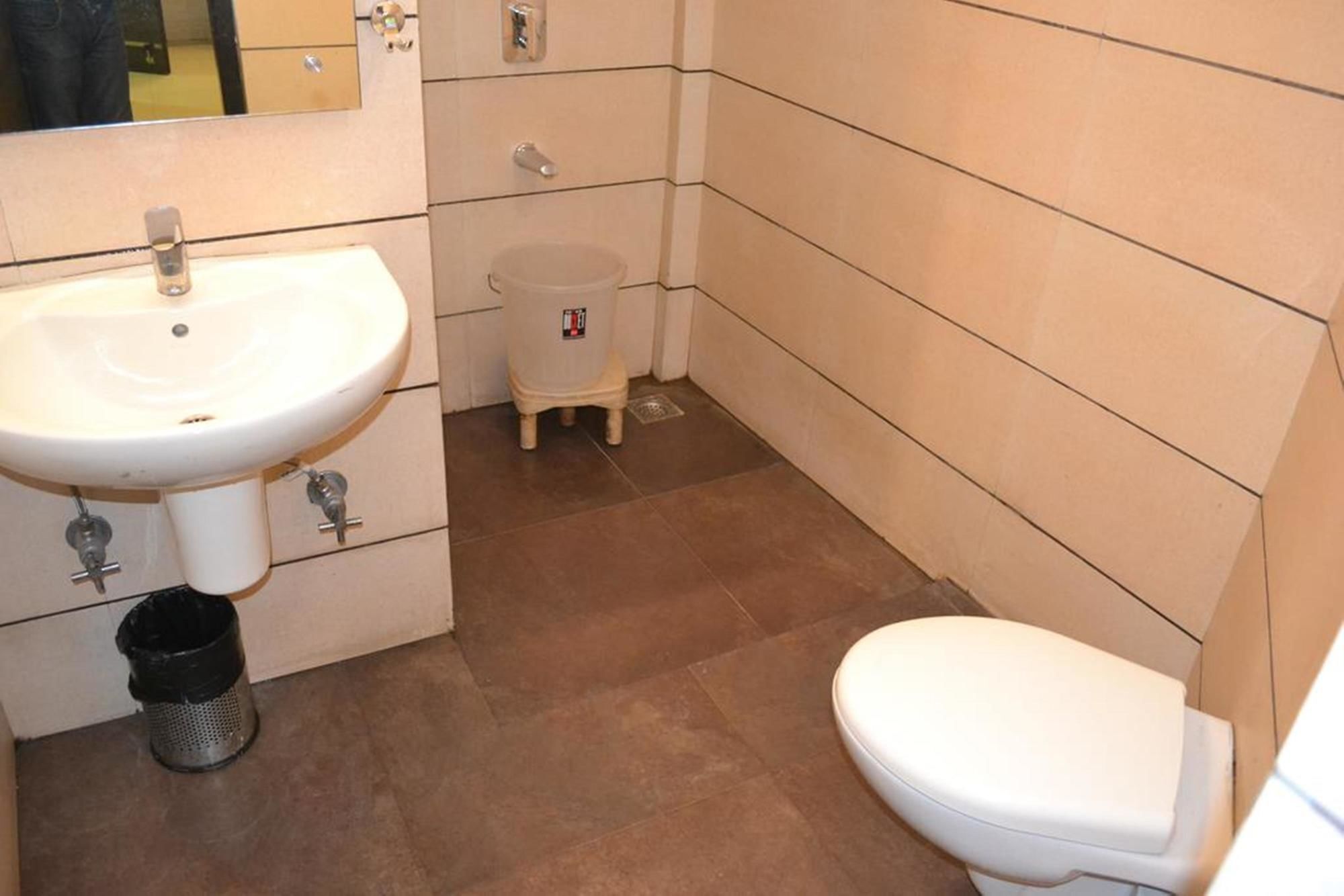 Fabhotel Kk Continental Albert Rd Амритсар Экстерьер фото